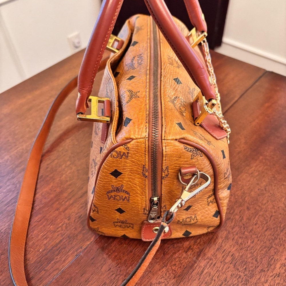 MCM AUTHENTIC EUC BOSTON ICONIC MONOGRAM LOGO CROSSBODY BAG COA & SERIAL NUMBER - Picture 5 of 13